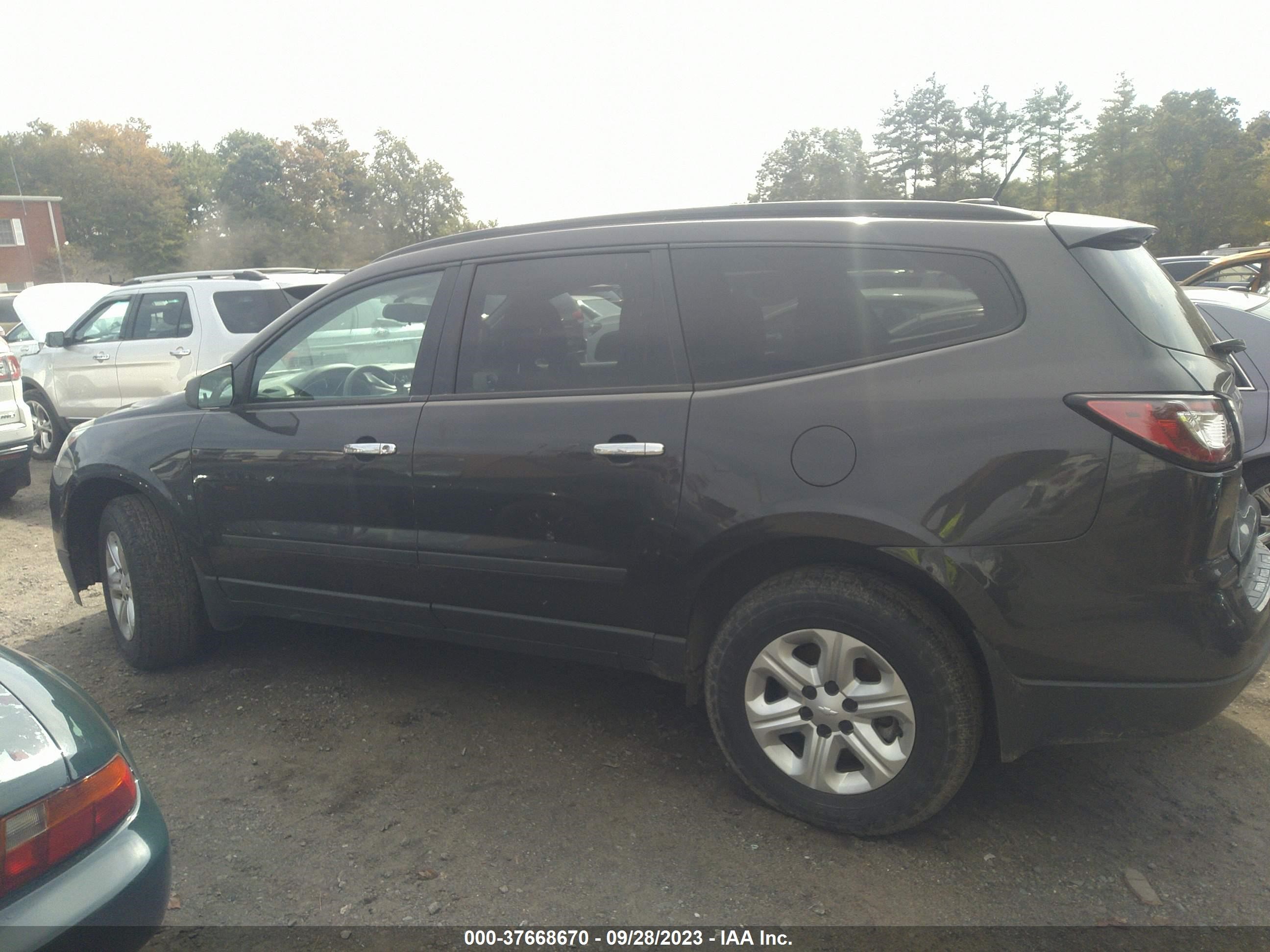 Photo 13 VIN: 1GNKRFED0GJ169606 - CHEVROLET TRAVERSE 