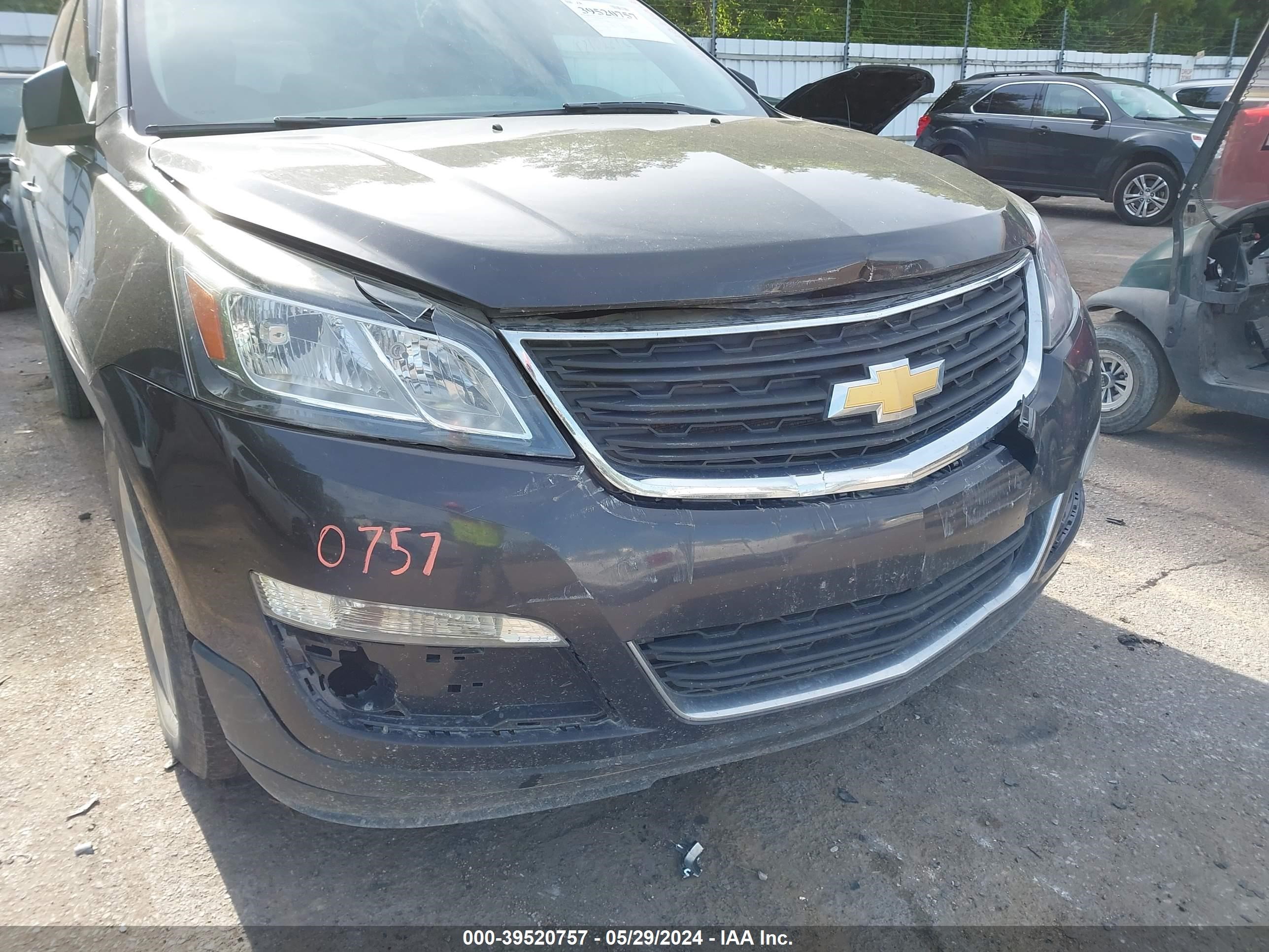 Photo 5 VIN: 1GNKRFED0GJ176619 - CHEVROLET TRAVERSE 