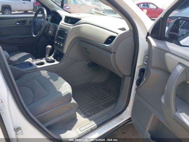 Photo 4 VIN: 1GNKRFED0HJ111870 - CHEVROLET TRAVERSE 