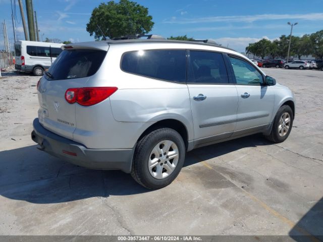 Photo 3 VIN: 1GNKRFED1CJ168698 - CHEVROLET TRAVERSE 