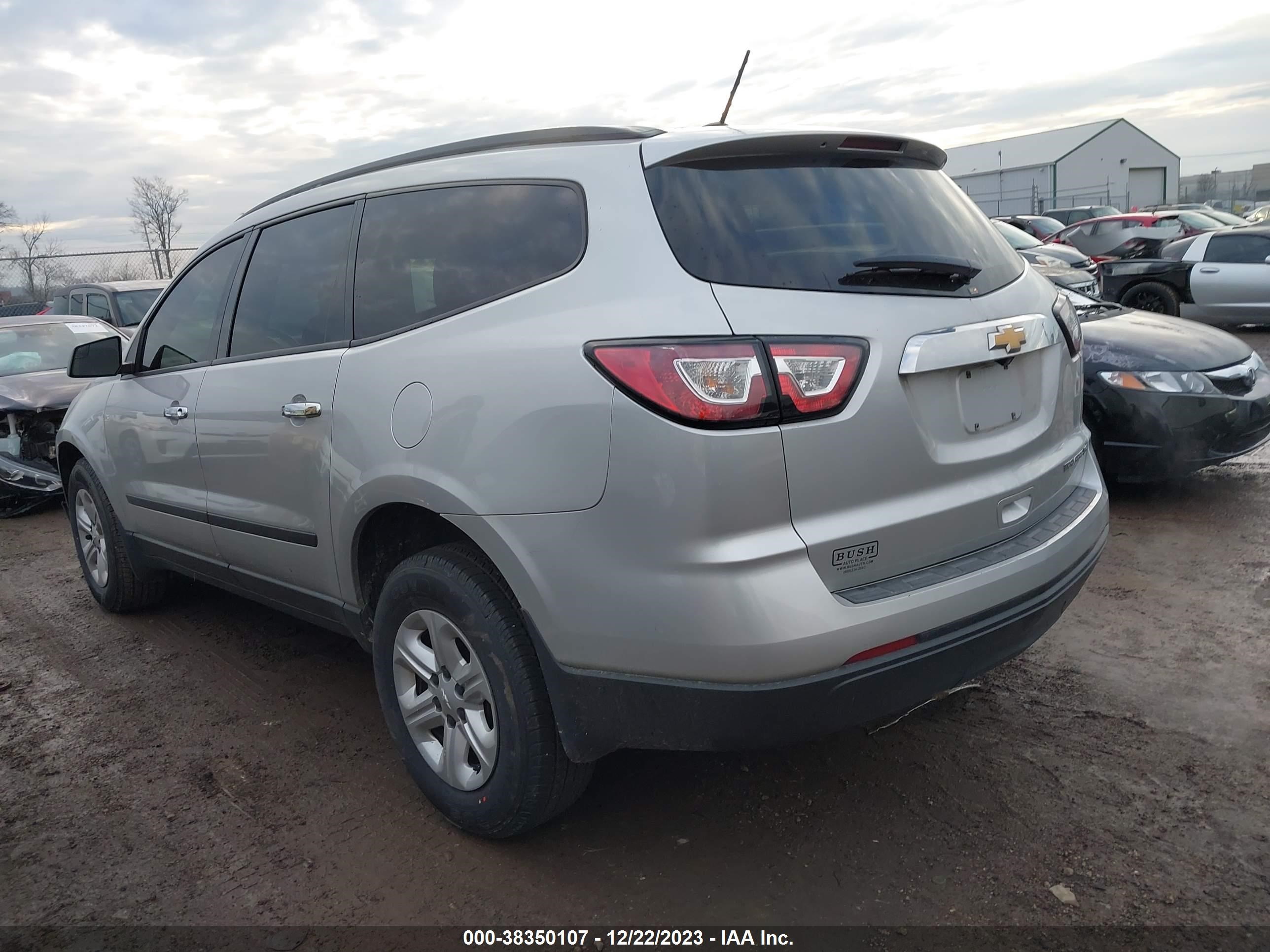 Photo 2 VIN: 1GNKRFED2EJ333886 - CHEVROLET TRAVERSE 