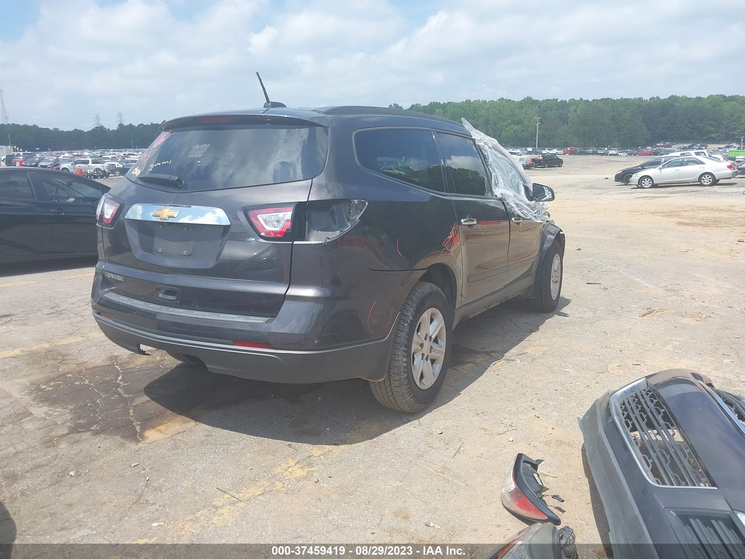 Photo 3 VIN: 1GNKRFED2HJ210237 - CHEVROLET TRAVERSE 