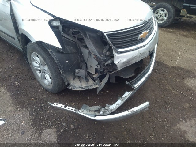 Photo 5 VIN: 1GNKRFED2HJ304568 - CHEVROLET TRAVERSE 