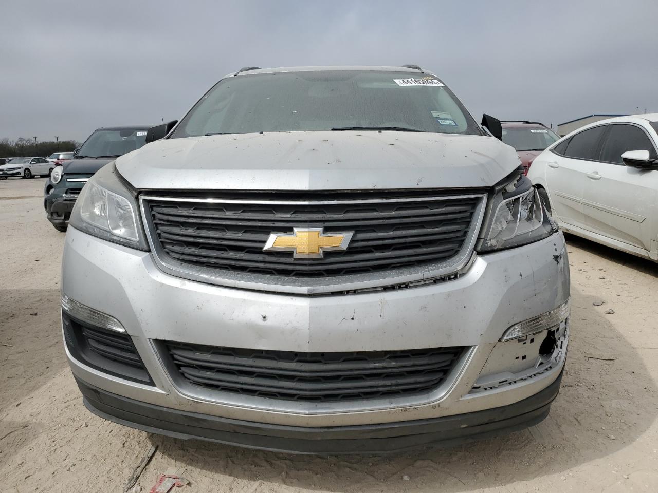 Photo 4 VIN: 1GNKRFED2HJ306496 - CHEVROLET TRAVERSE 