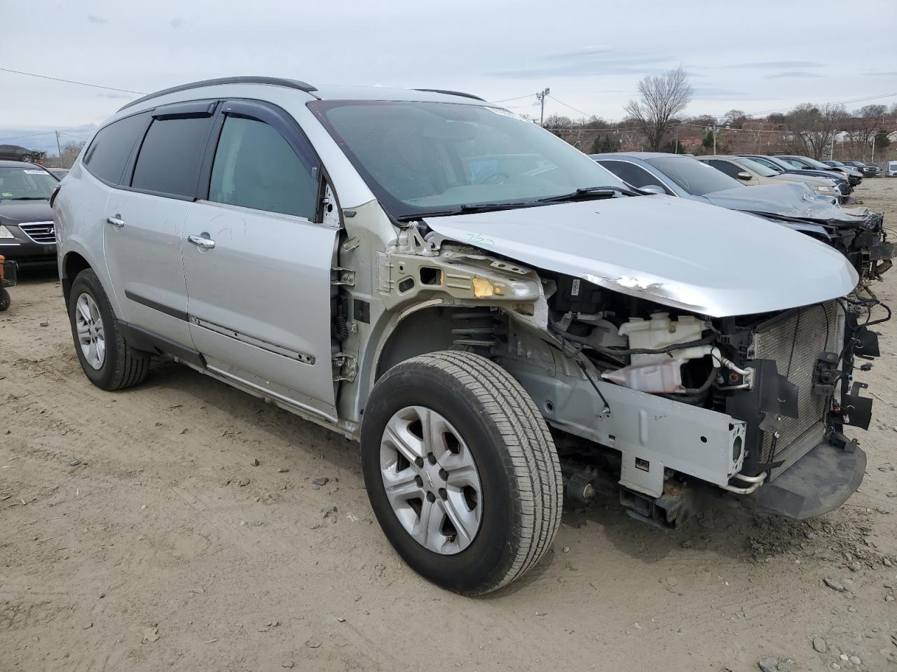 Photo 3 VIN: 1GNKRFED2HJ316462 - CHEVROLET TRAVERSE 