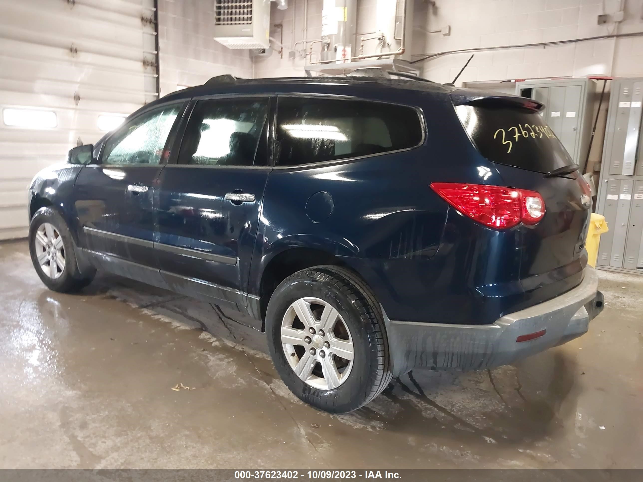 Photo 2 VIN: 1GNKRFED4CJ274885 - CHEVROLET TRAVERSE 