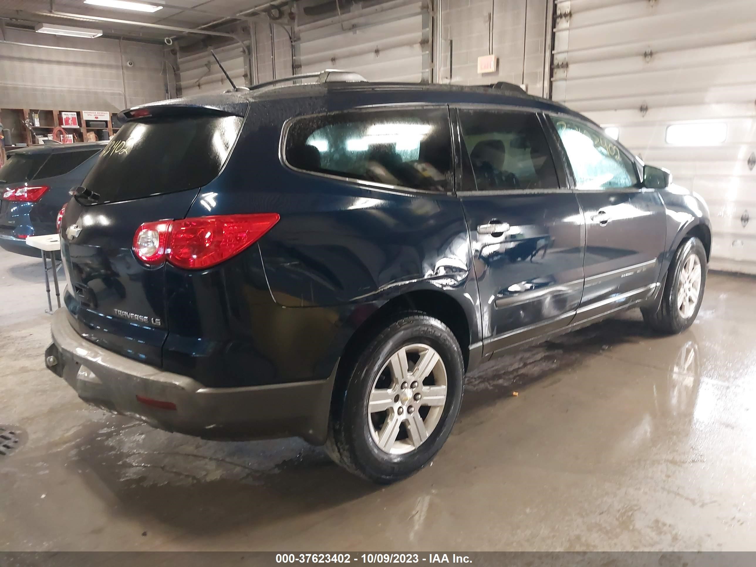 Photo 3 VIN: 1GNKRFED4CJ274885 - CHEVROLET TRAVERSE 