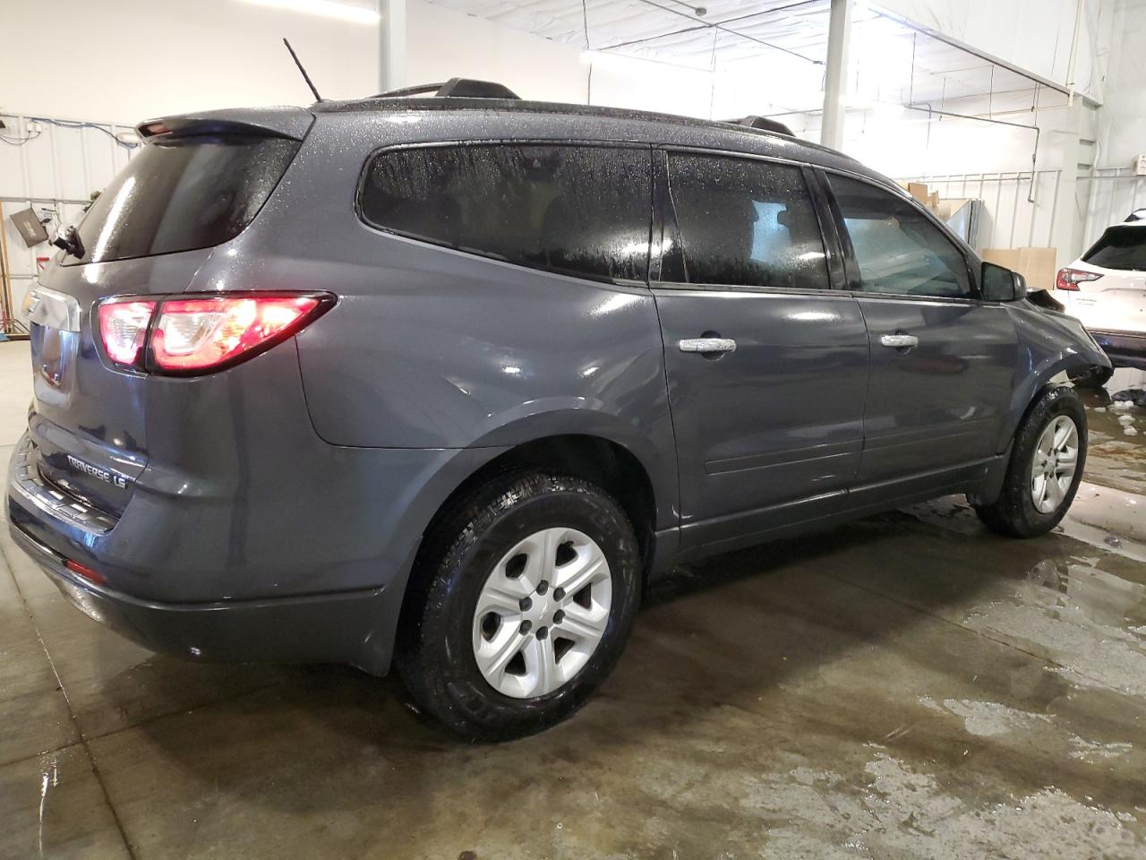 Photo 2 VIN: 1GNKRFED4EJ304213 - CHEVROLET TRAVERSE 