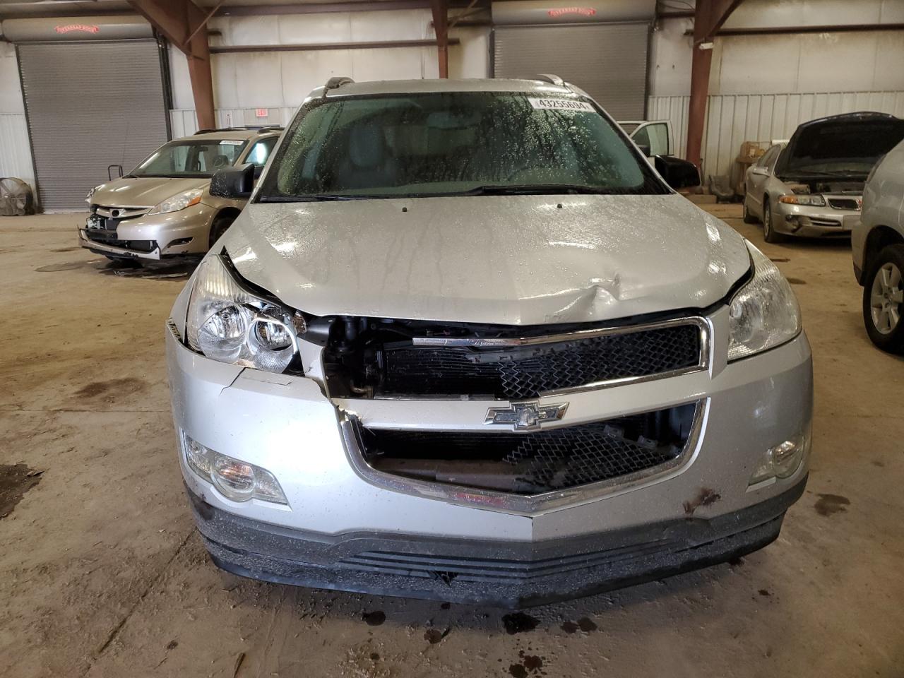 Photo 4 VIN: 1GNKRFED6CJ361087 - CHEVROLET TRAVERSE 