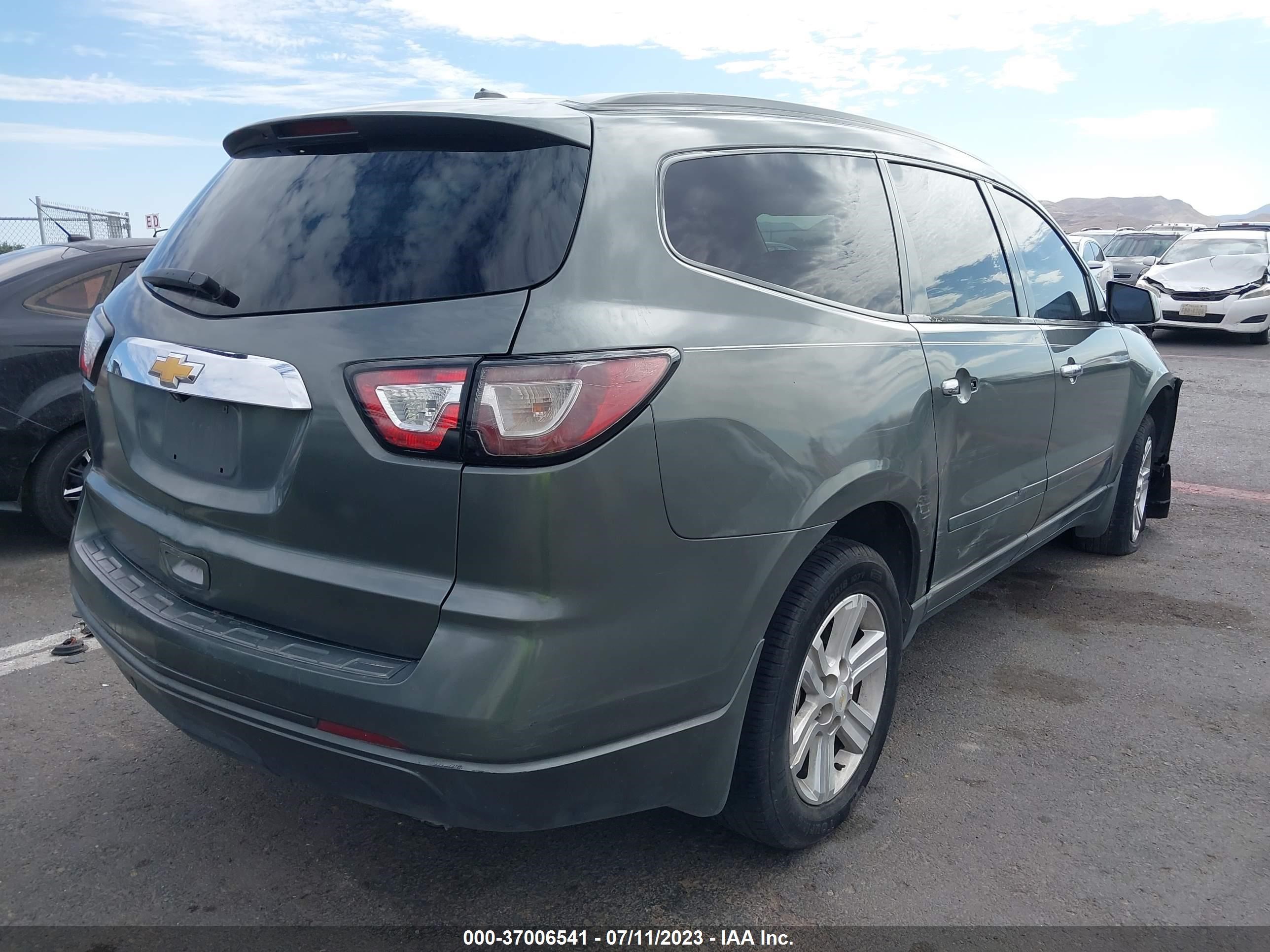 Photo 3 VIN: 1GNKRFED7FJ370546 - CHEVROLET TRAVERSE 