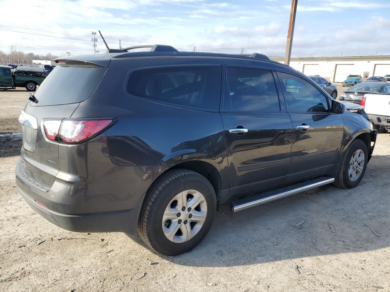 Photo 2 VIN: 1GNKRFED7HJ302914 - CHEVROLET TRAVERSE 