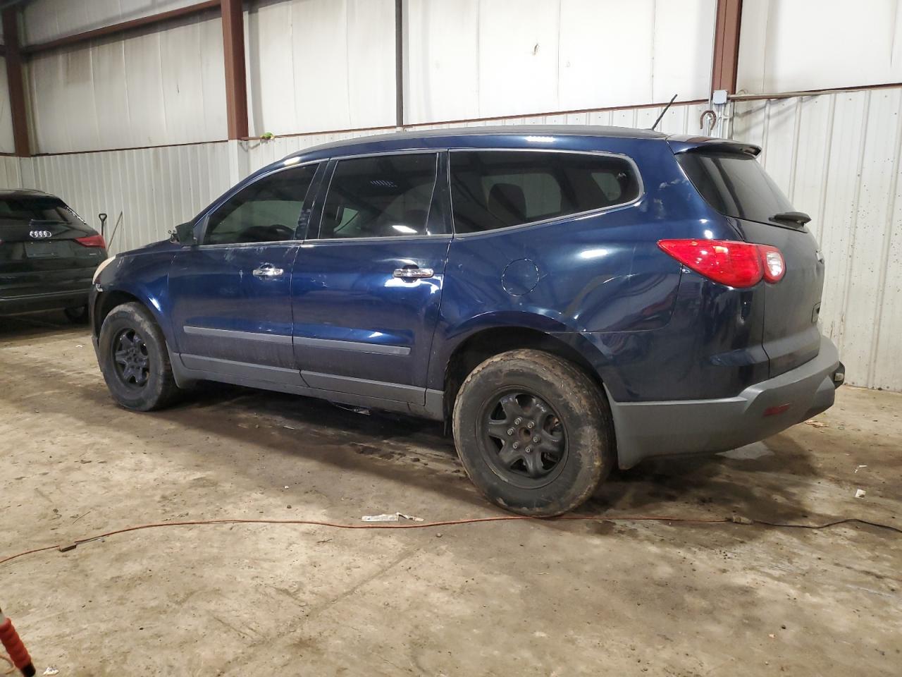 Photo 1 VIN: 1GNKRFED8BJ206877 - CHEVROLET TRAVERSE 