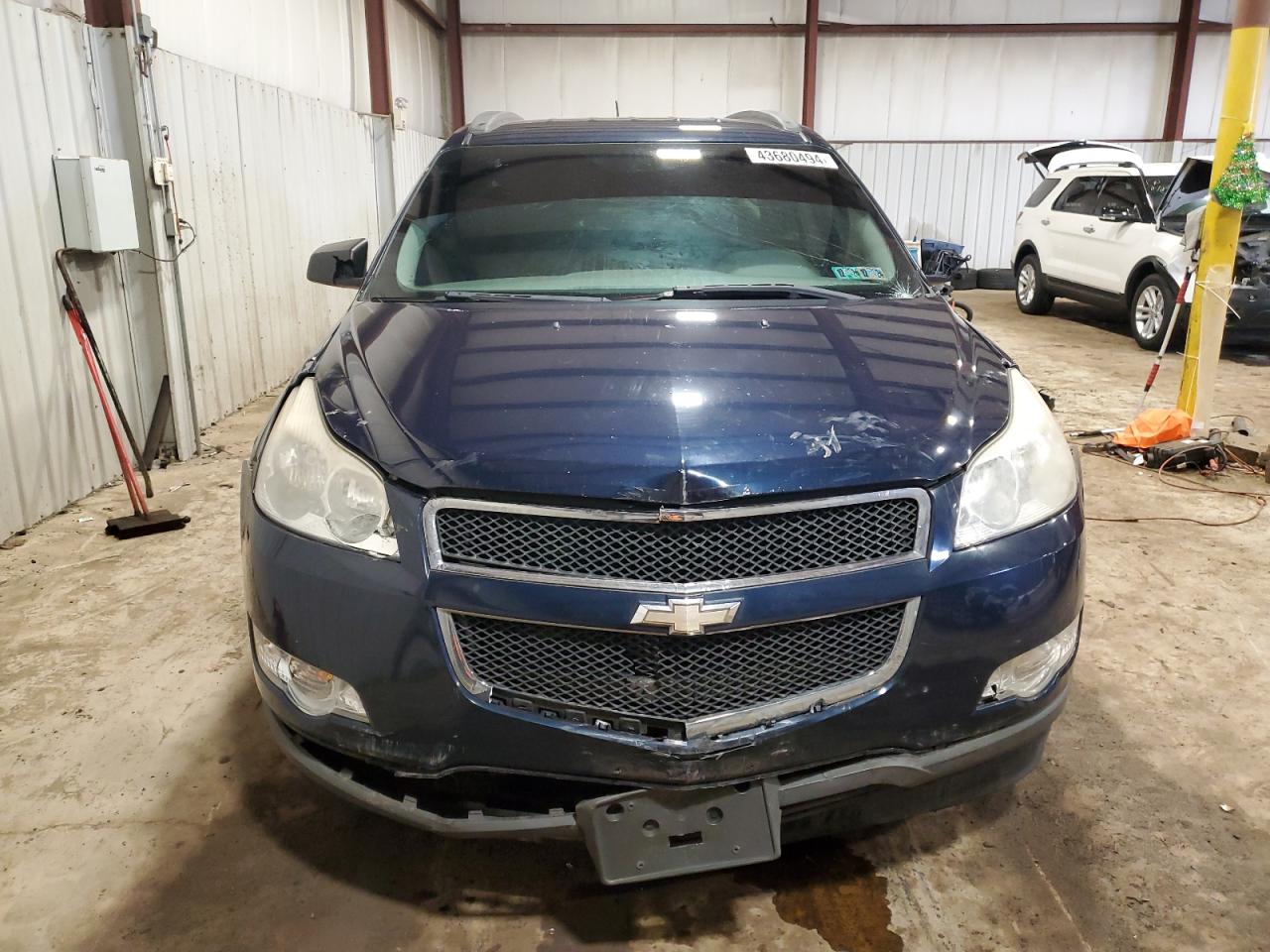 Photo 4 VIN: 1GNKRFED8BJ206877 - CHEVROLET TRAVERSE 