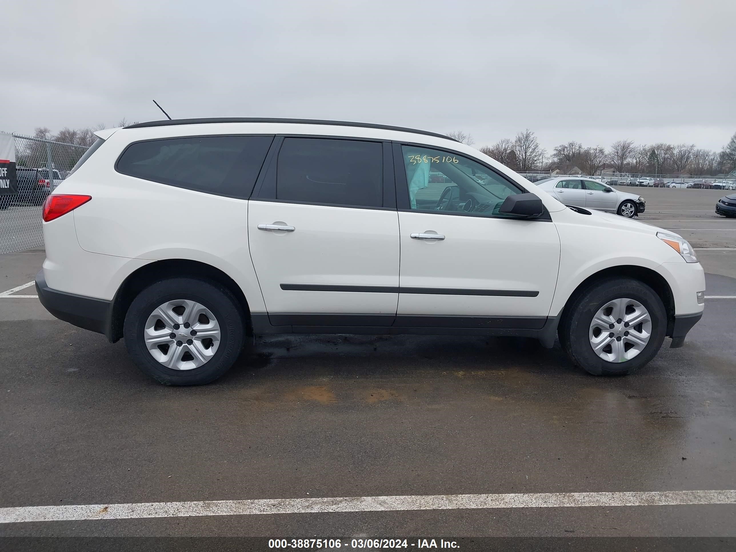 Photo 13 VIN: 1GNKRFED8CJ264781 - CHEVROLET TRAVERSE 