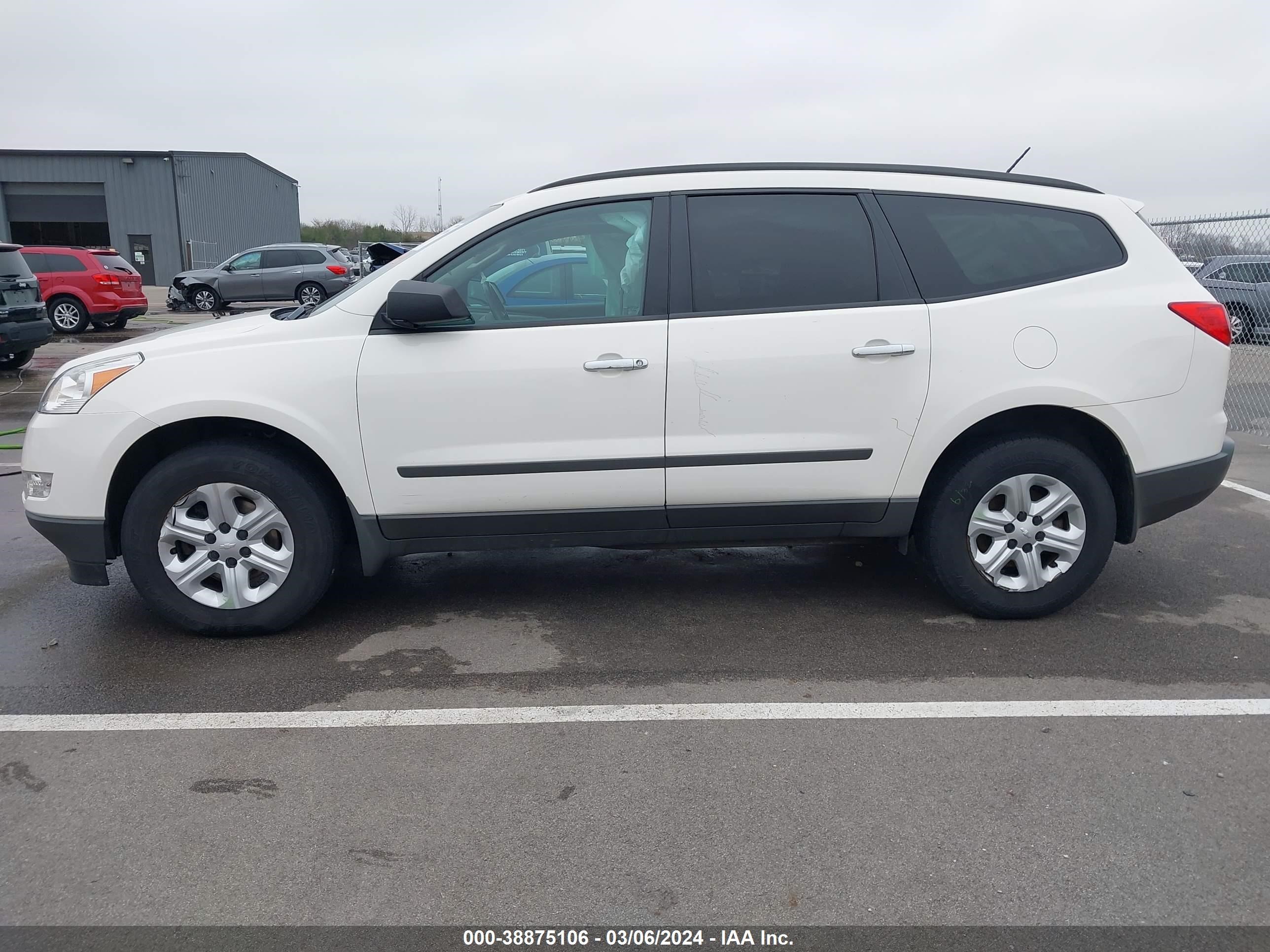 Photo 14 VIN: 1GNKRFED8CJ264781 - CHEVROLET TRAVERSE 