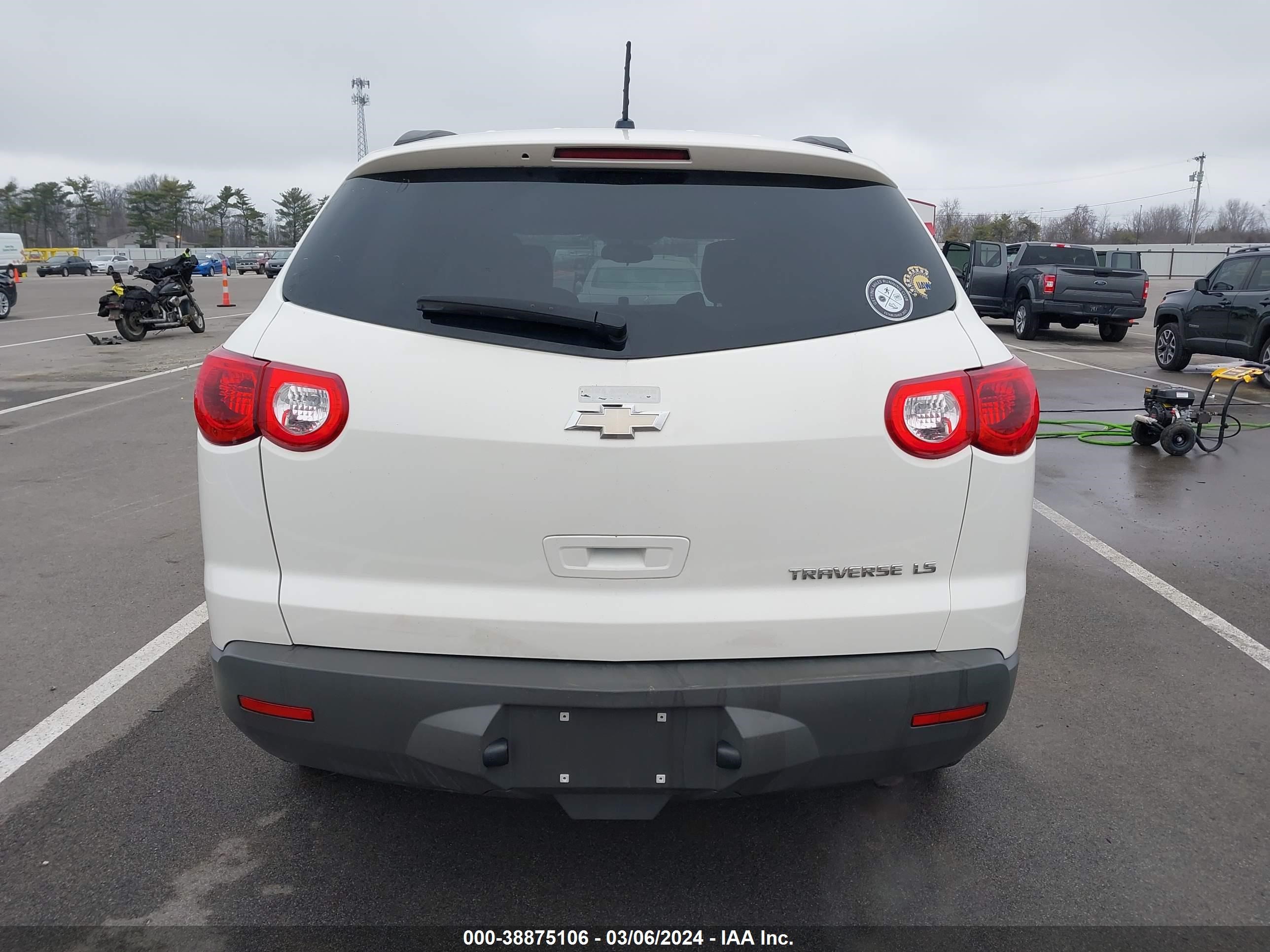 Photo 16 VIN: 1GNKRFED8CJ264781 - CHEVROLET TRAVERSE 