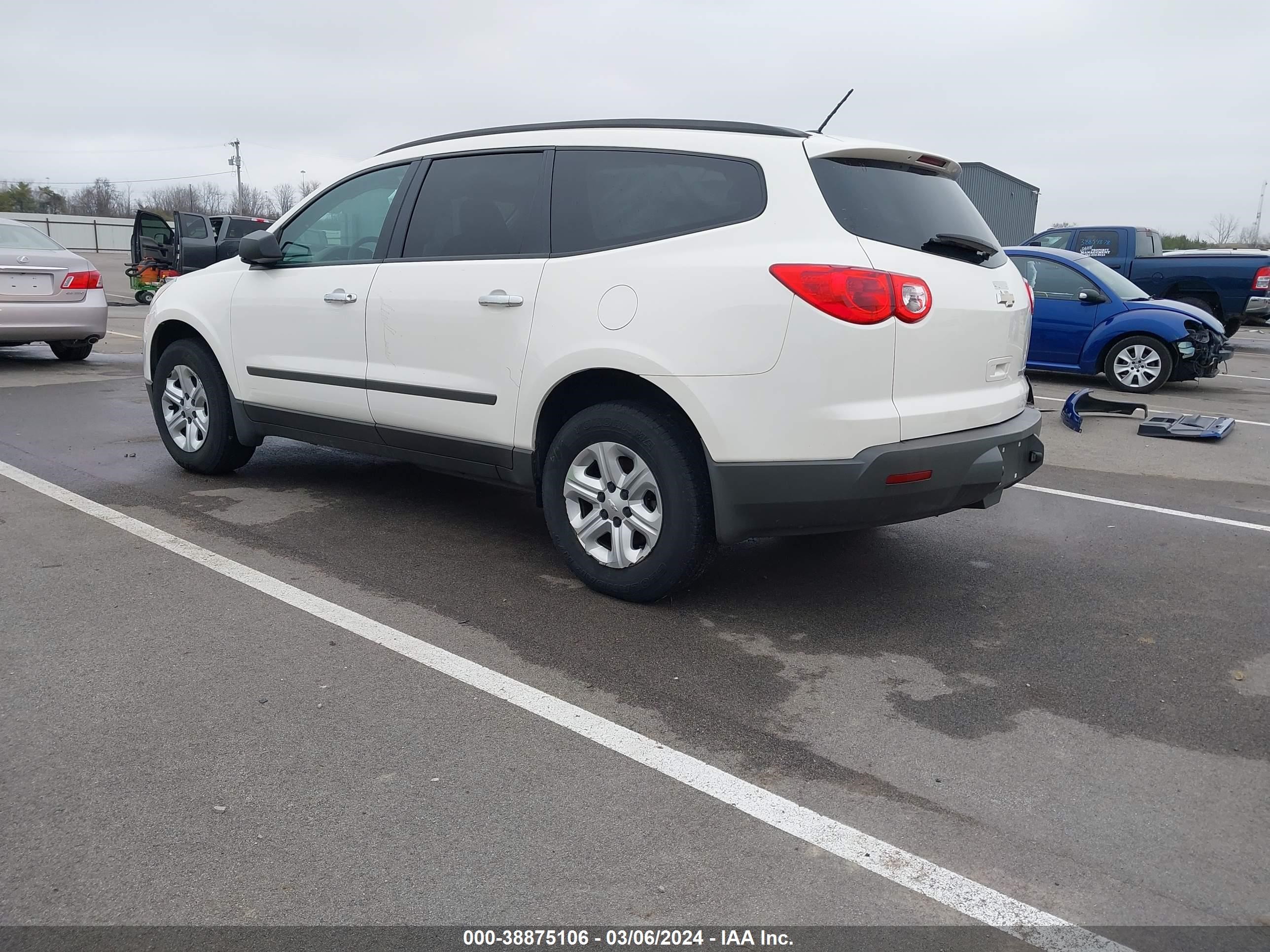 Photo 2 VIN: 1GNKRFED8CJ264781 - CHEVROLET TRAVERSE 