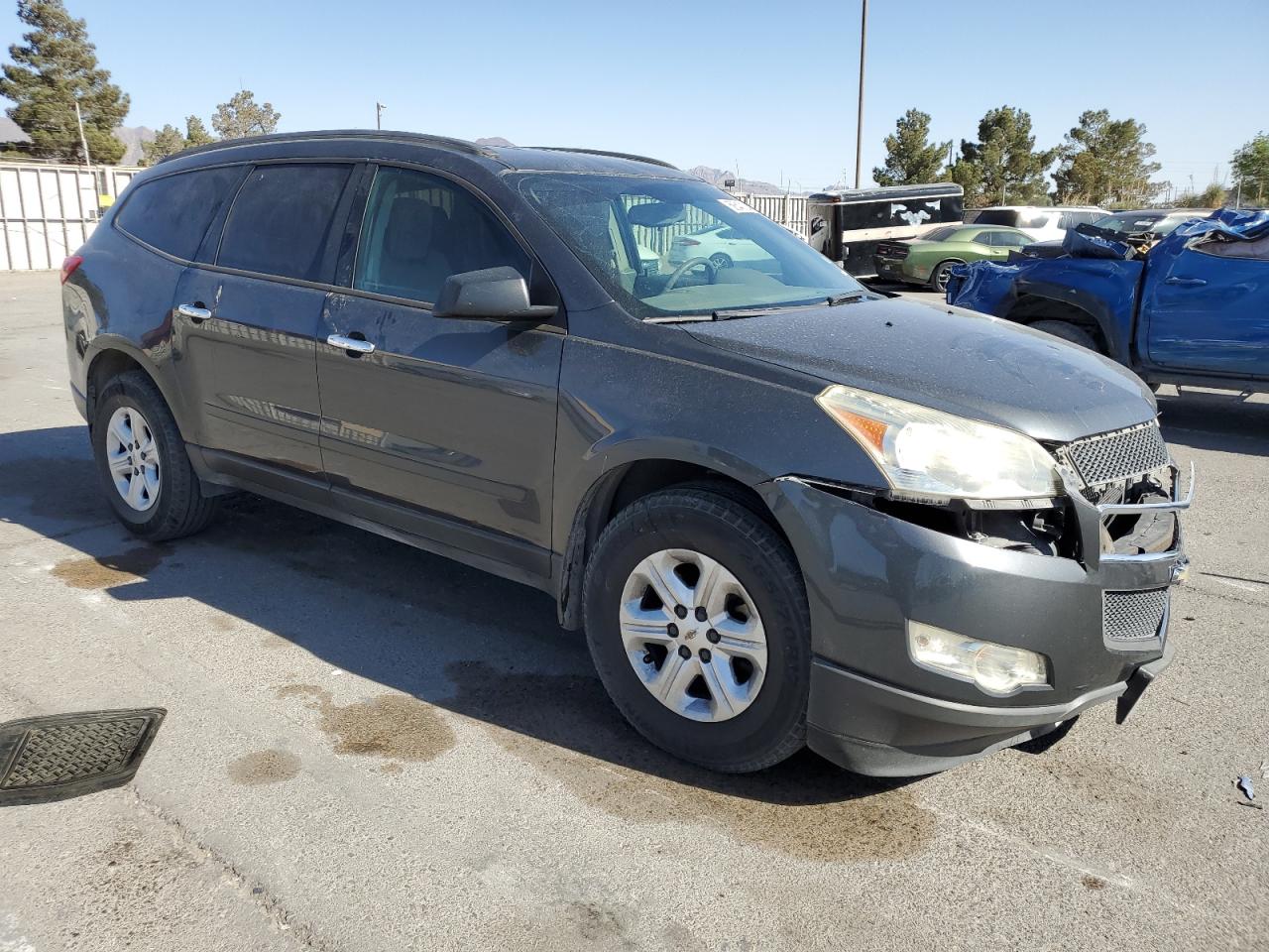 Photo 3 VIN: 1GNKRFED9BJ230329 - CHEVROLET TRAVERSE 