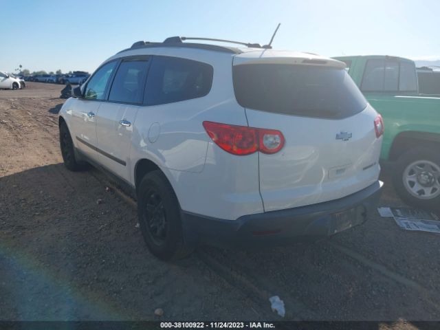 Photo 2 VIN: 1GNKRFEDXCJ201942 - CHEVROLET TRAVERSE 