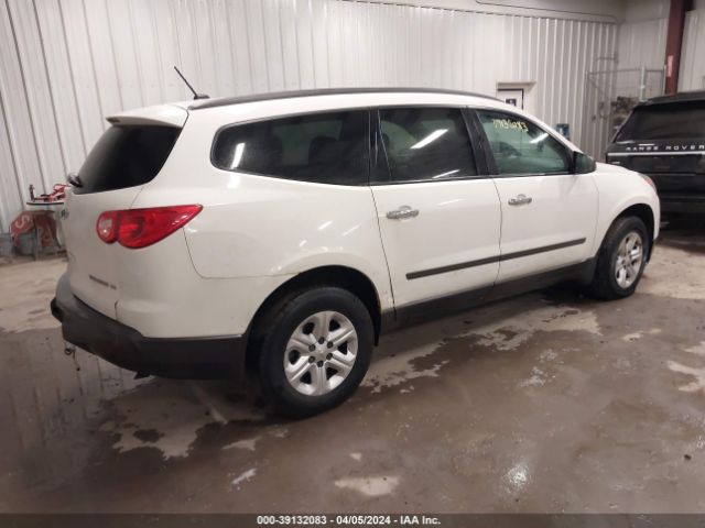 Photo 3 VIN: 1GNKRFEDXCJ364865 - CHEVROLET TRAVERSE 