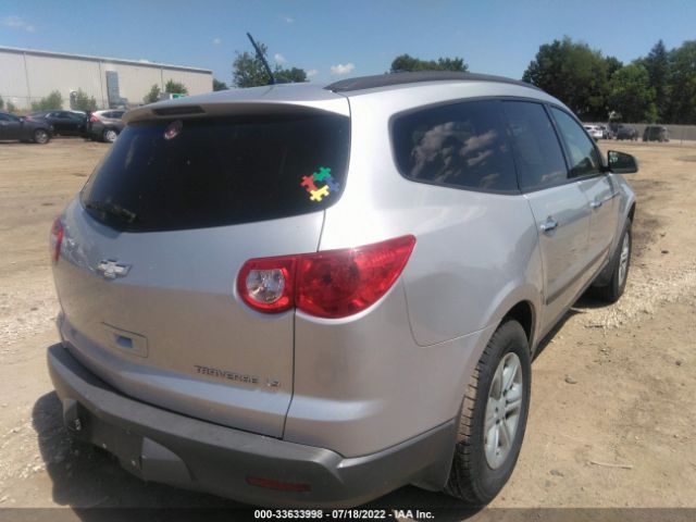 Photo 3 VIN: 1GNKRFEDXCJ370729 - CHEVROLET TRAVERSE 