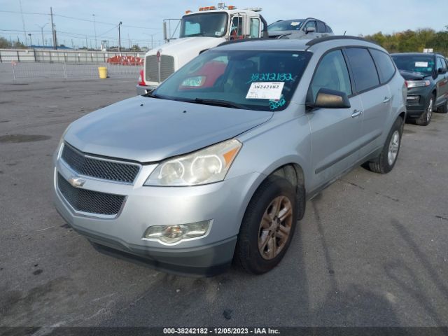 Photo 1 VIN: 1GNKRFEDXCJ398014 - CHEVROLET TRAVERSE 