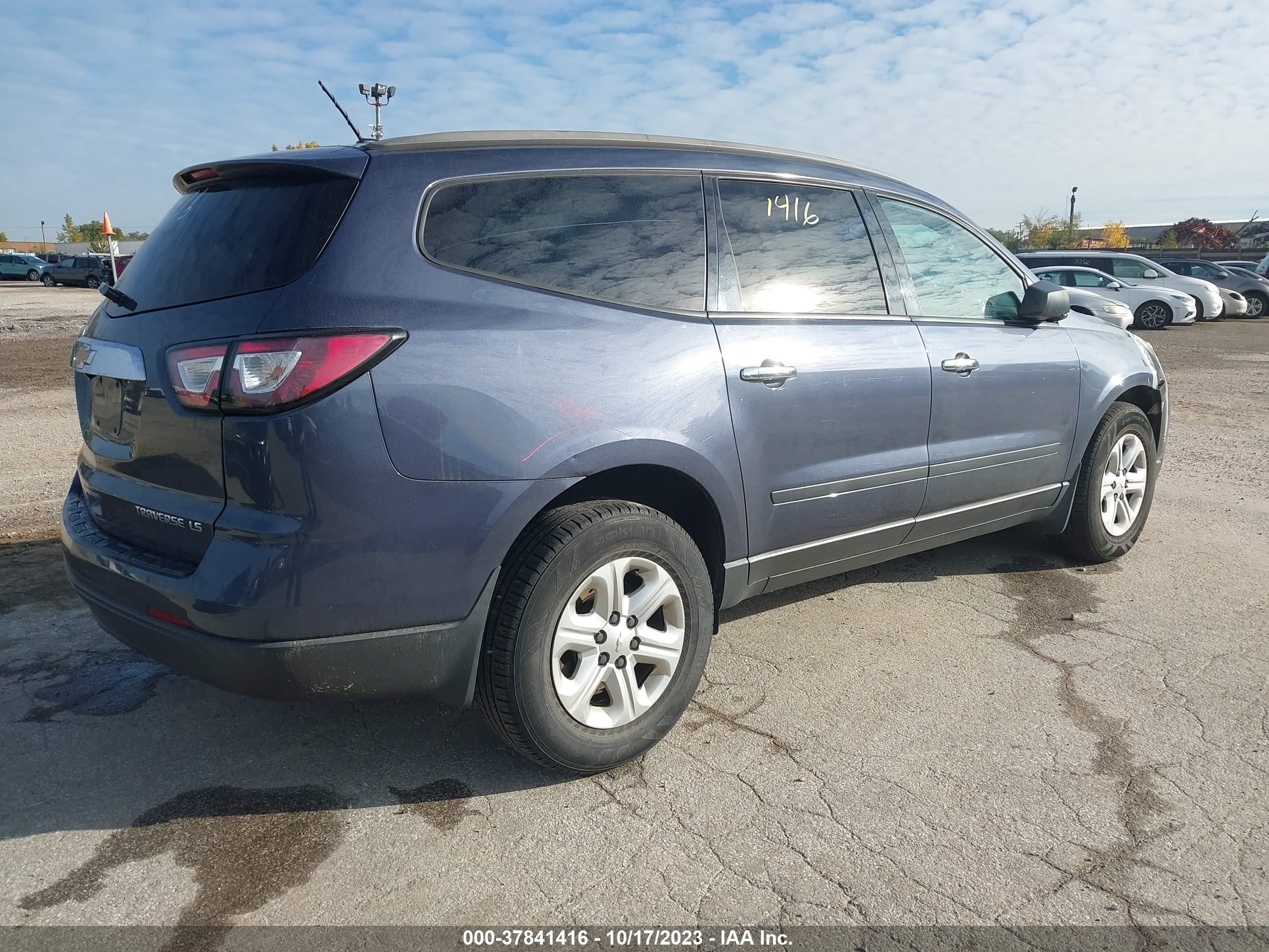 Photo 3 VIN: 1GNKRFEDXDJ106010 - CHEVROLET TRAVERSE 