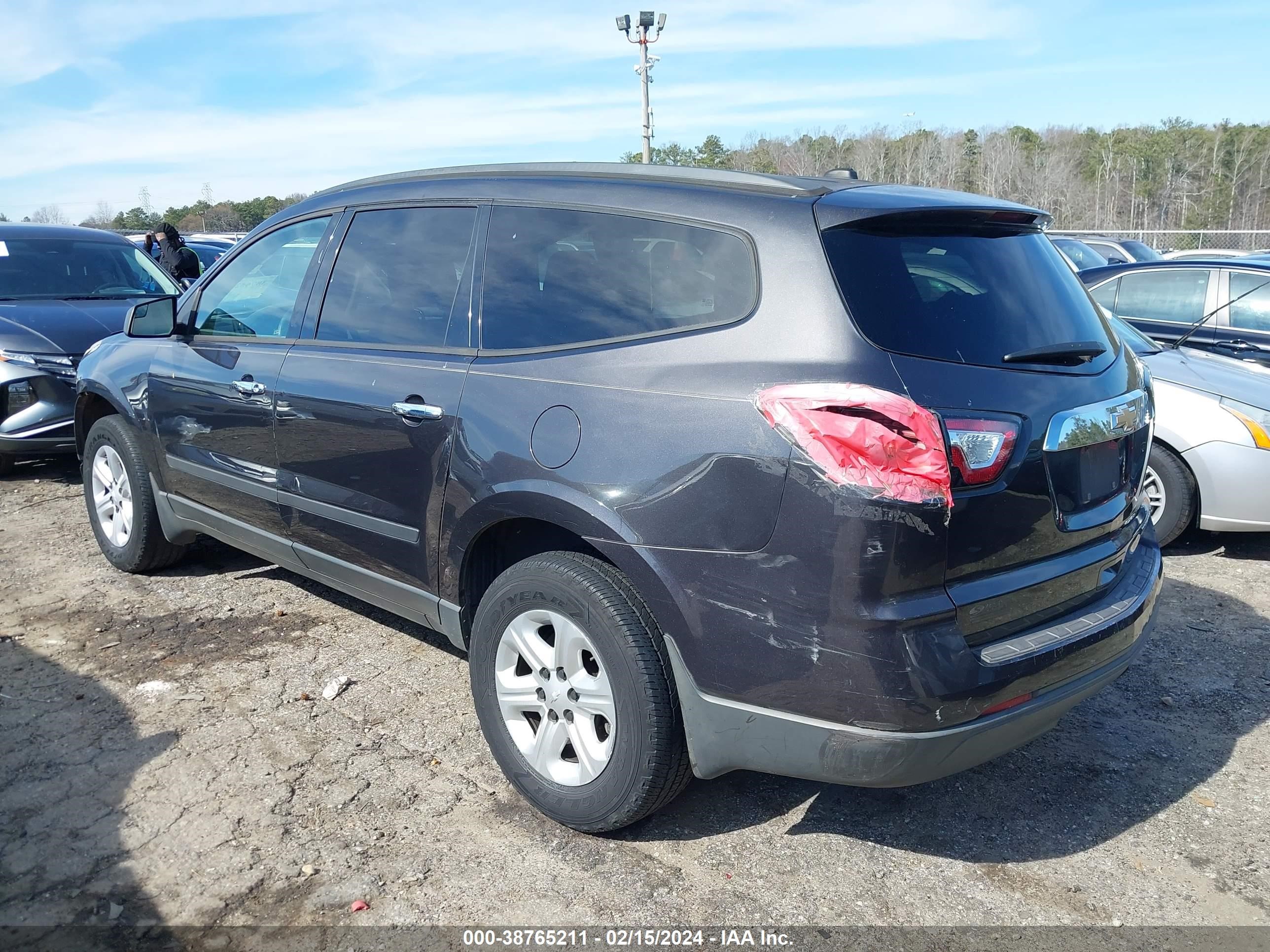 Photo 2 VIN: 1GNKRFKD1EJ314881 - CHEVROLET TRAVERSE 