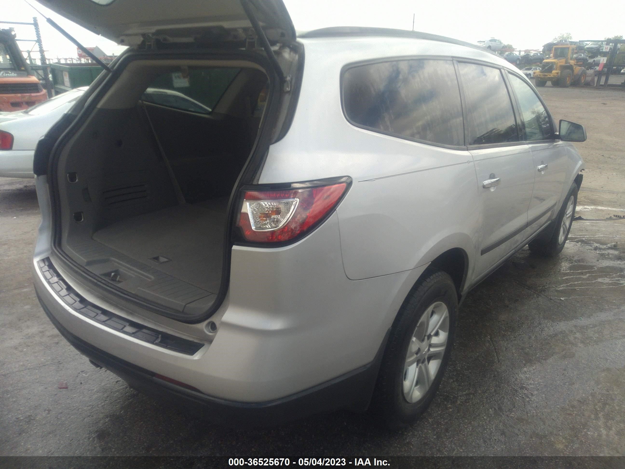 Photo 3 VIN: 1GNKRFKD2GJ174360 - CHEVROLET TRAVERSE 