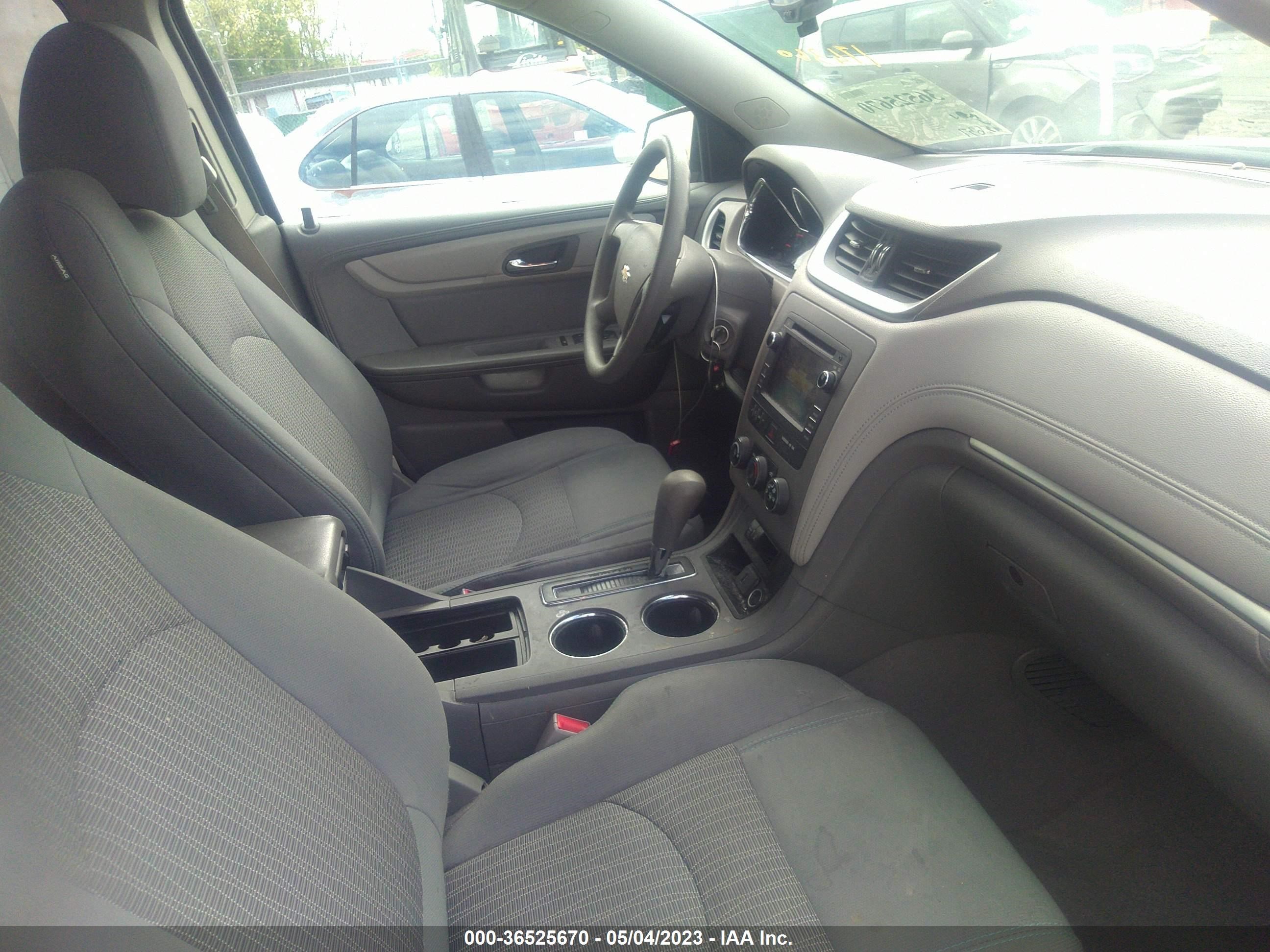 Photo 4 VIN: 1GNKRFKD2GJ174360 - CHEVROLET TRAVERSE 