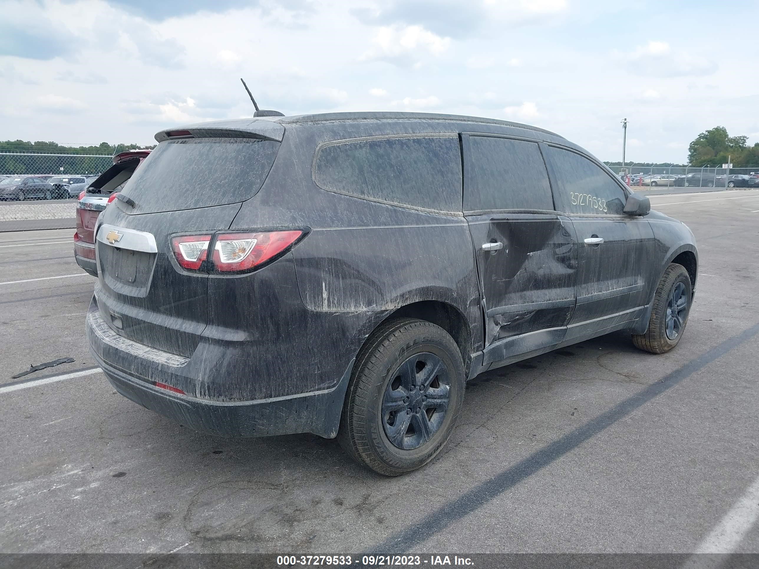 Photo 3 VIN: 1GNKRFKD3HJ142440 - CHEVROLET TRAVERSE 