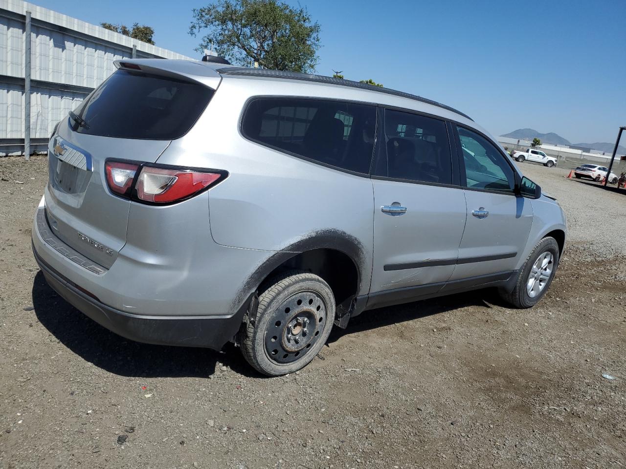 Photo 2 VIN: 1GNKRFKD5GJ303272 - CHEVROLET TRAVERSE 