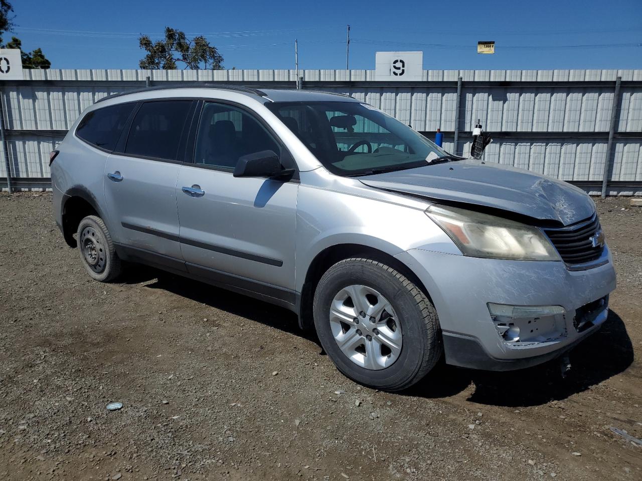 Photo 3 VIN: 1GNKRFKD5GJ303272 - CHEVROLET TRAVERSE 