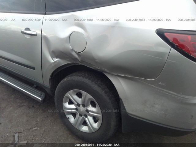 Photo 5 VIN: 1GNKRFKD8FJ102982 - CHEVROLET TRAVERSE 