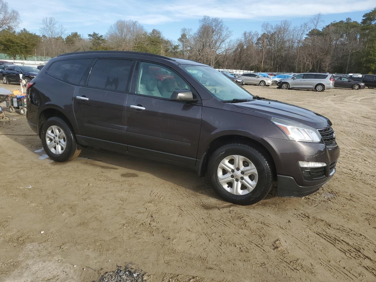 Photo 3 VIN: 1GNKRFKDXGJ333948 - CHEVROLET TRAVERSE 