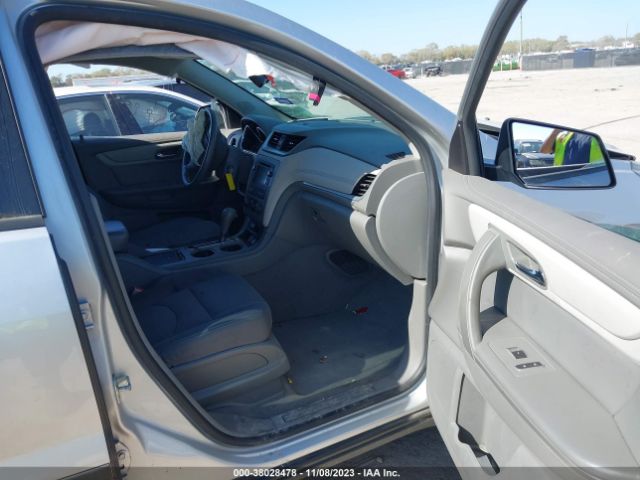 Photo 4 VIN: 1GNKRFKDXHJ165617 - CHEVROLET TRAVERSE 