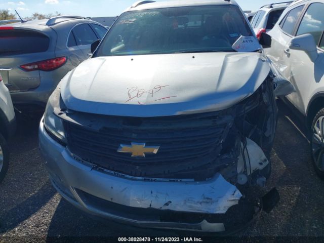 Photo 5 VIN: 1GNKRFKDXHJ165617 - CHEVROLET TRAVERSE 