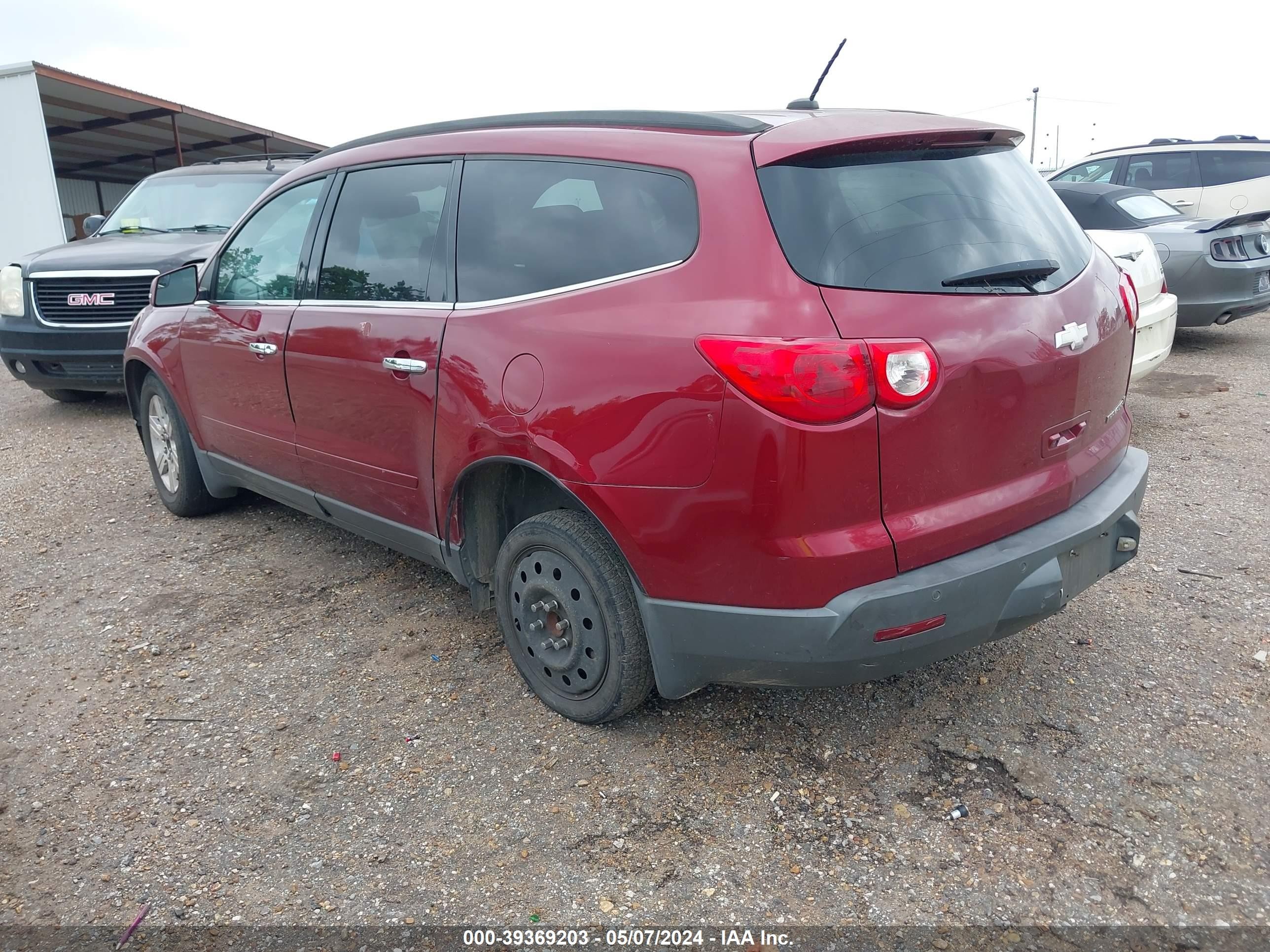 Photo 2 VIN: 1GNKRGED0BJ257845 - CHEVROLET TRAVERSE 