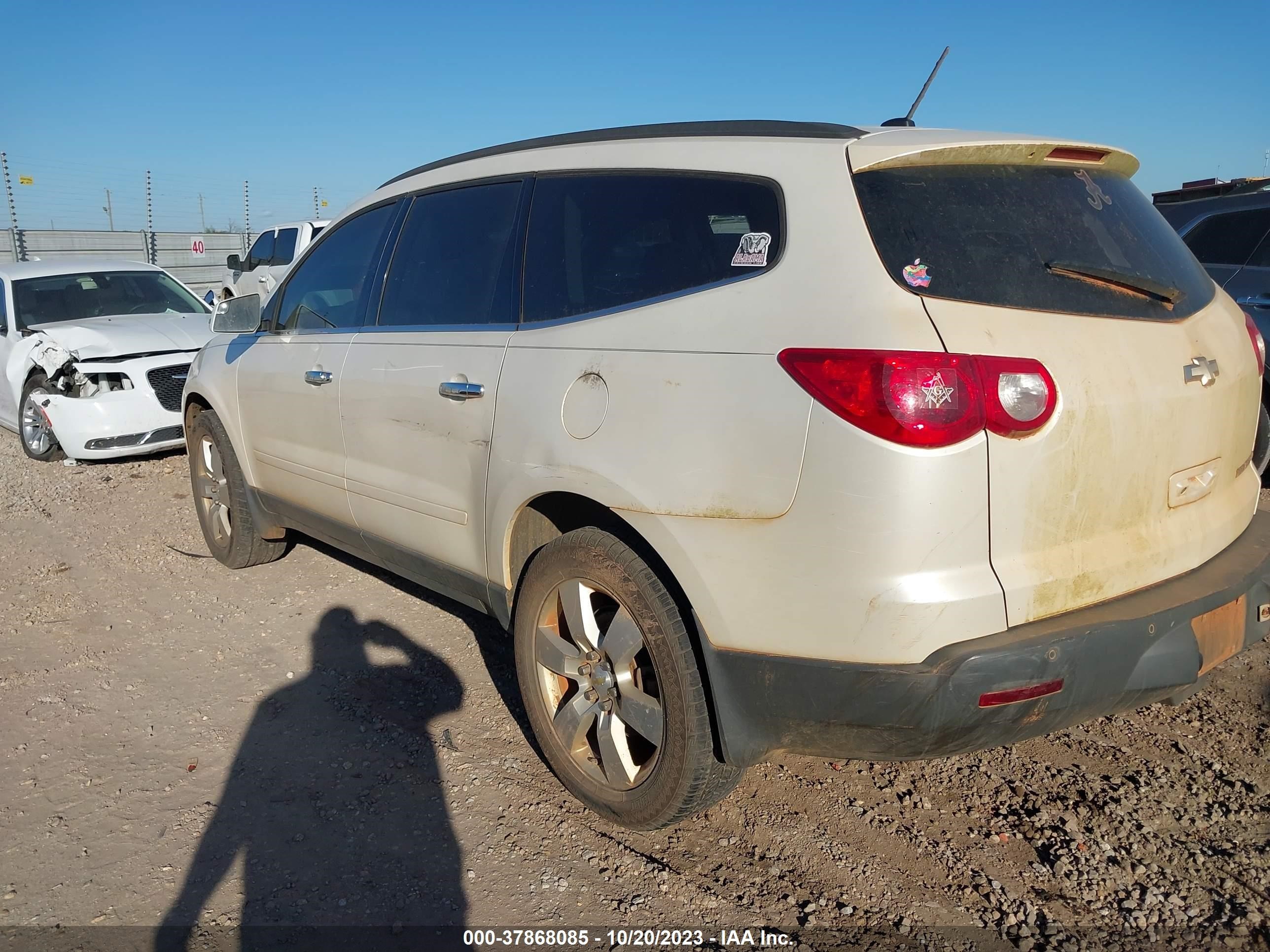 Photo 2 VIN: 1GNKRGED0BJ409459 - CHEVROLET TRAVERSE 