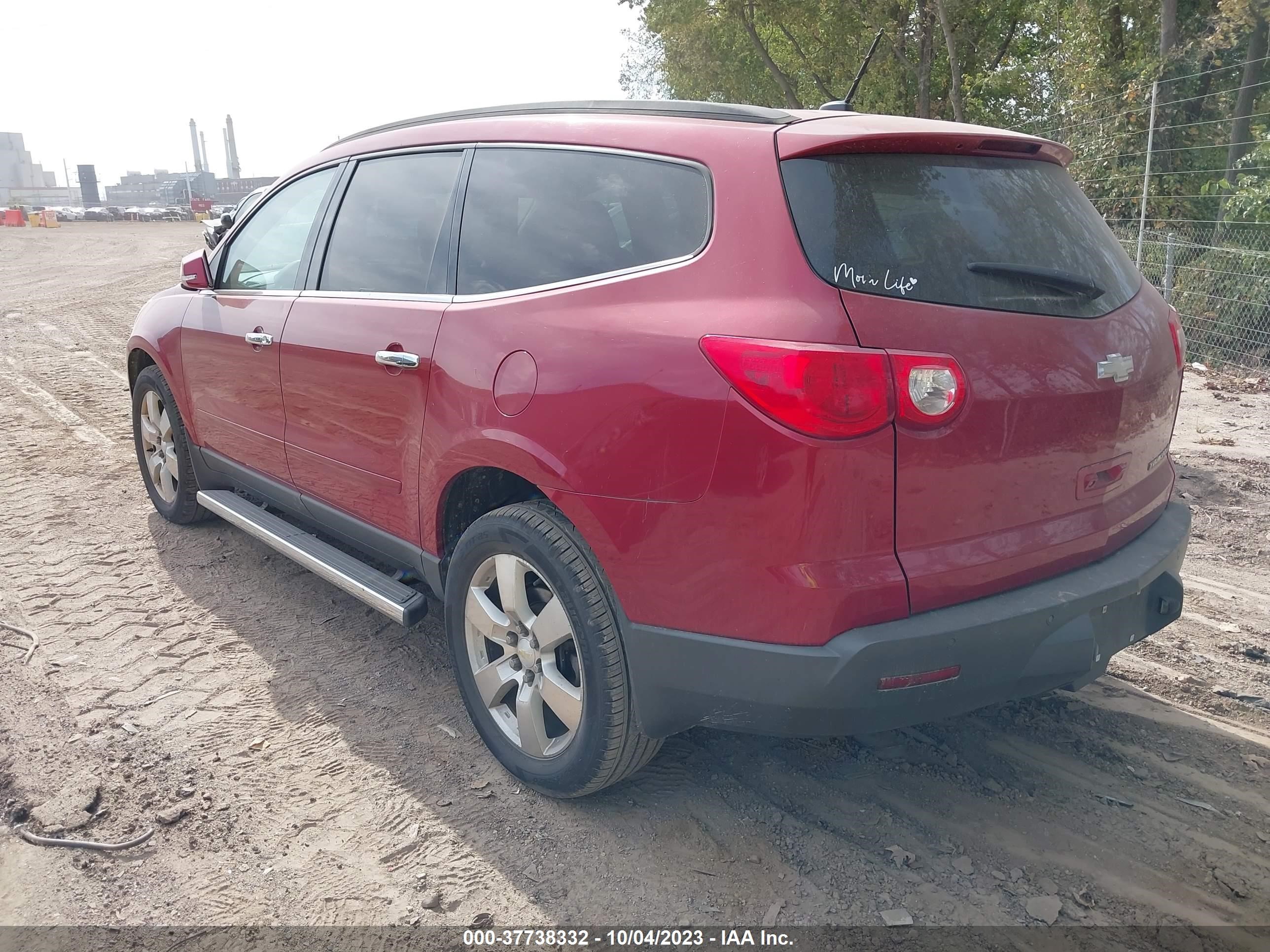 Photo 2 VIN: 1GNKRGED0CJ174174 - CHEVROLET TRAVERSE 