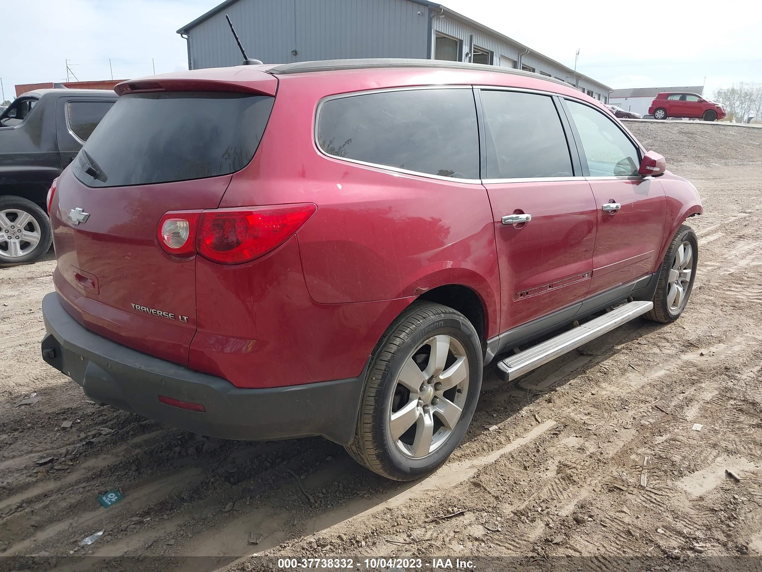 Photo 3 VIN: 1GNKRGED0CJ174174 - CHEVROLET TRAVERSE 