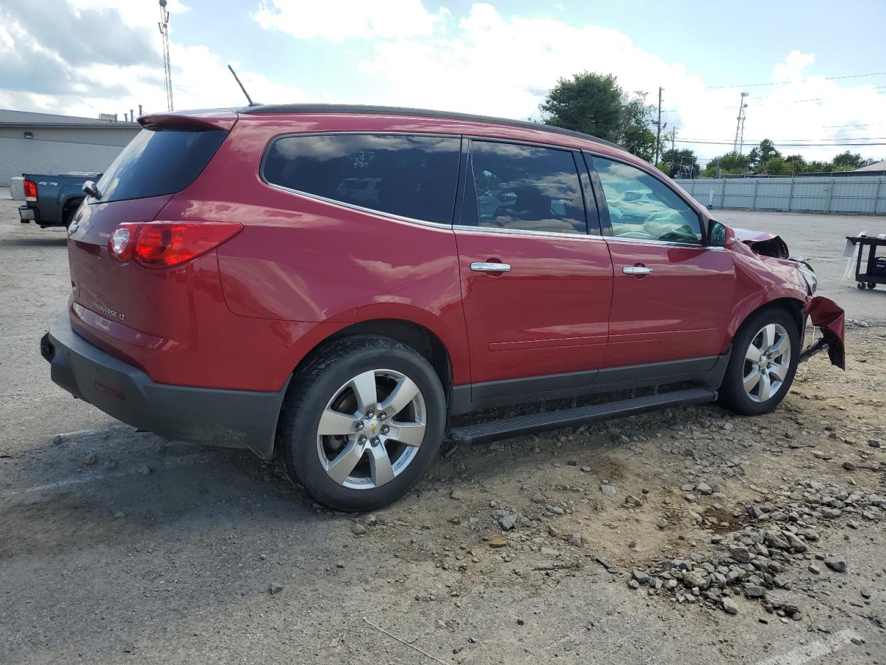 Photo 2 VIN: 1GNKRGED0CJ397136 - CHEVROLET TRAVERSE 