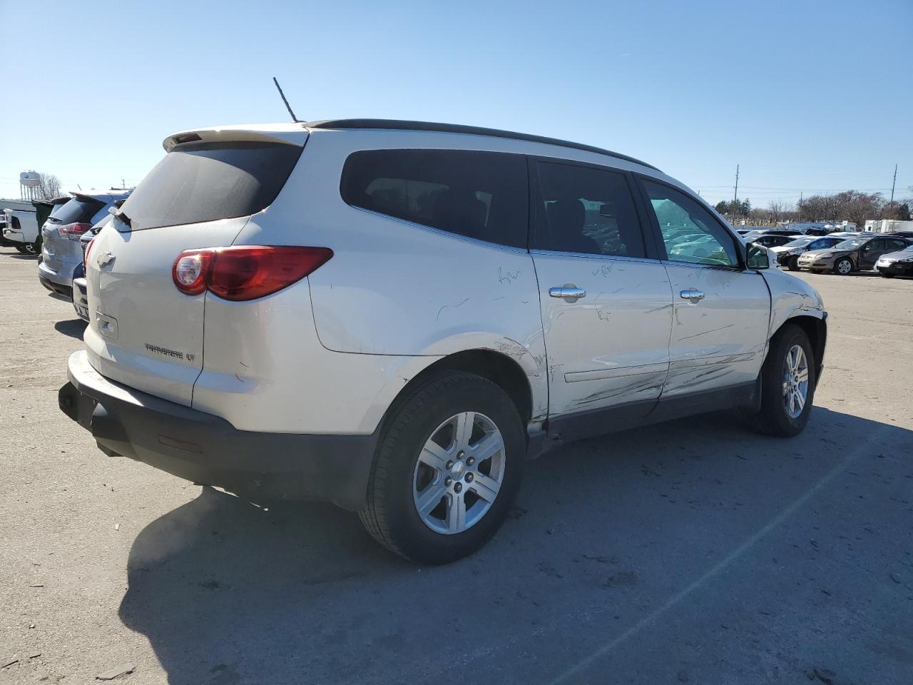 Photo 2 VIN: 1GNKRGED3BJ154970 - CHEVROLET TRAVERSE 