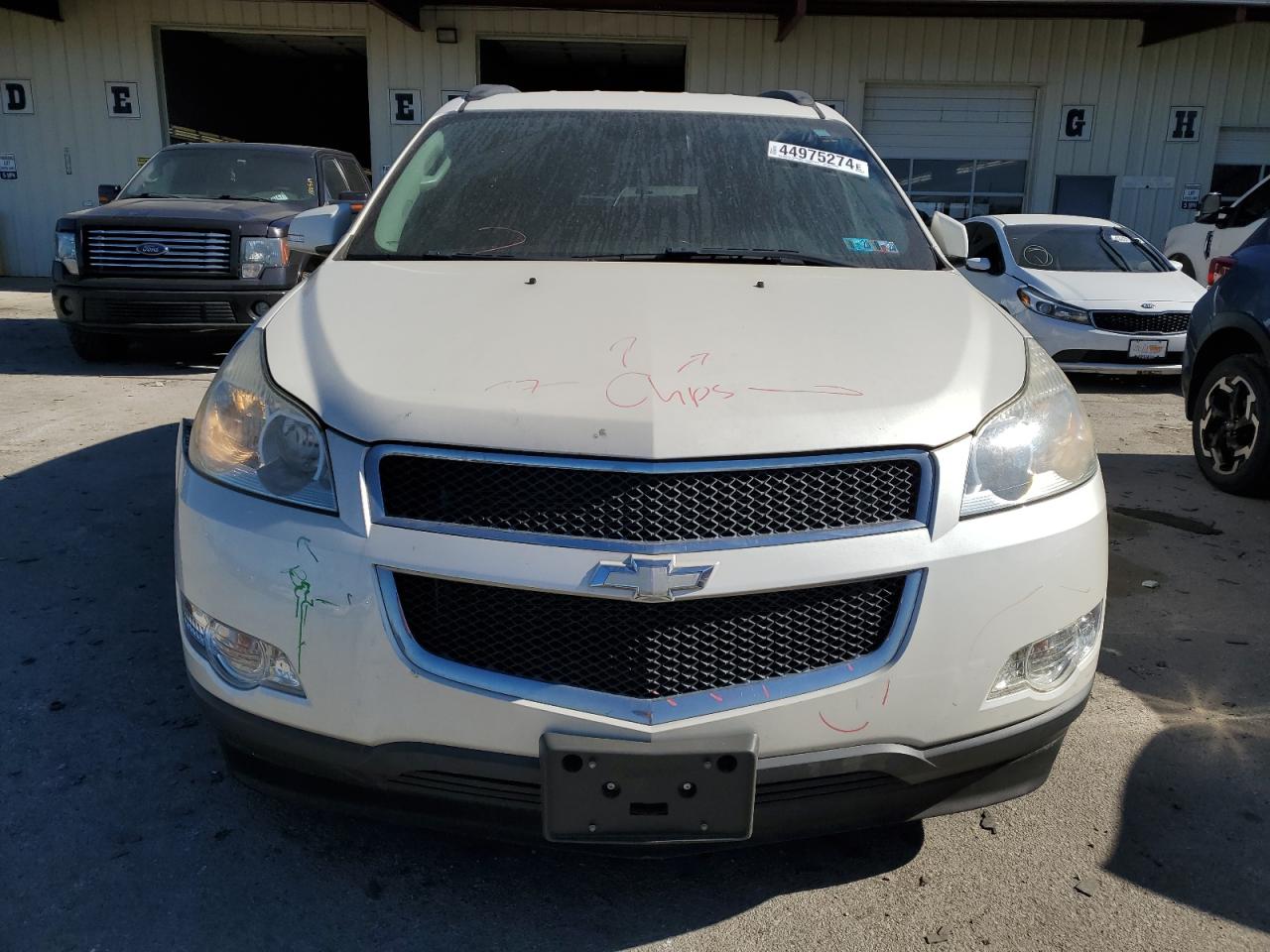 Photo 4 VIN: 1GNKRGED3BJ154970 - CHEVROLET TRAVERSE 