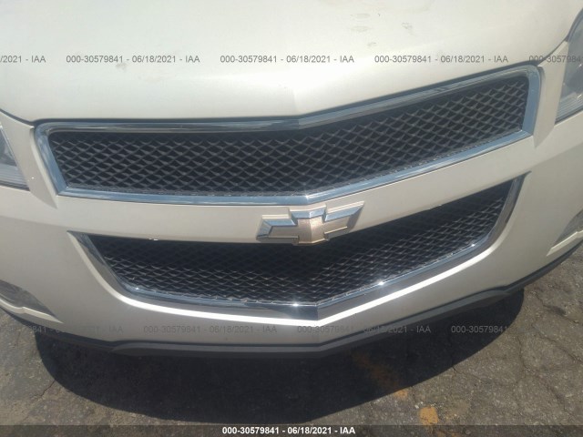 Photo 5 VIN: 1GNKRGED3BJ404496 - CHEVROLET TRAVERSE 