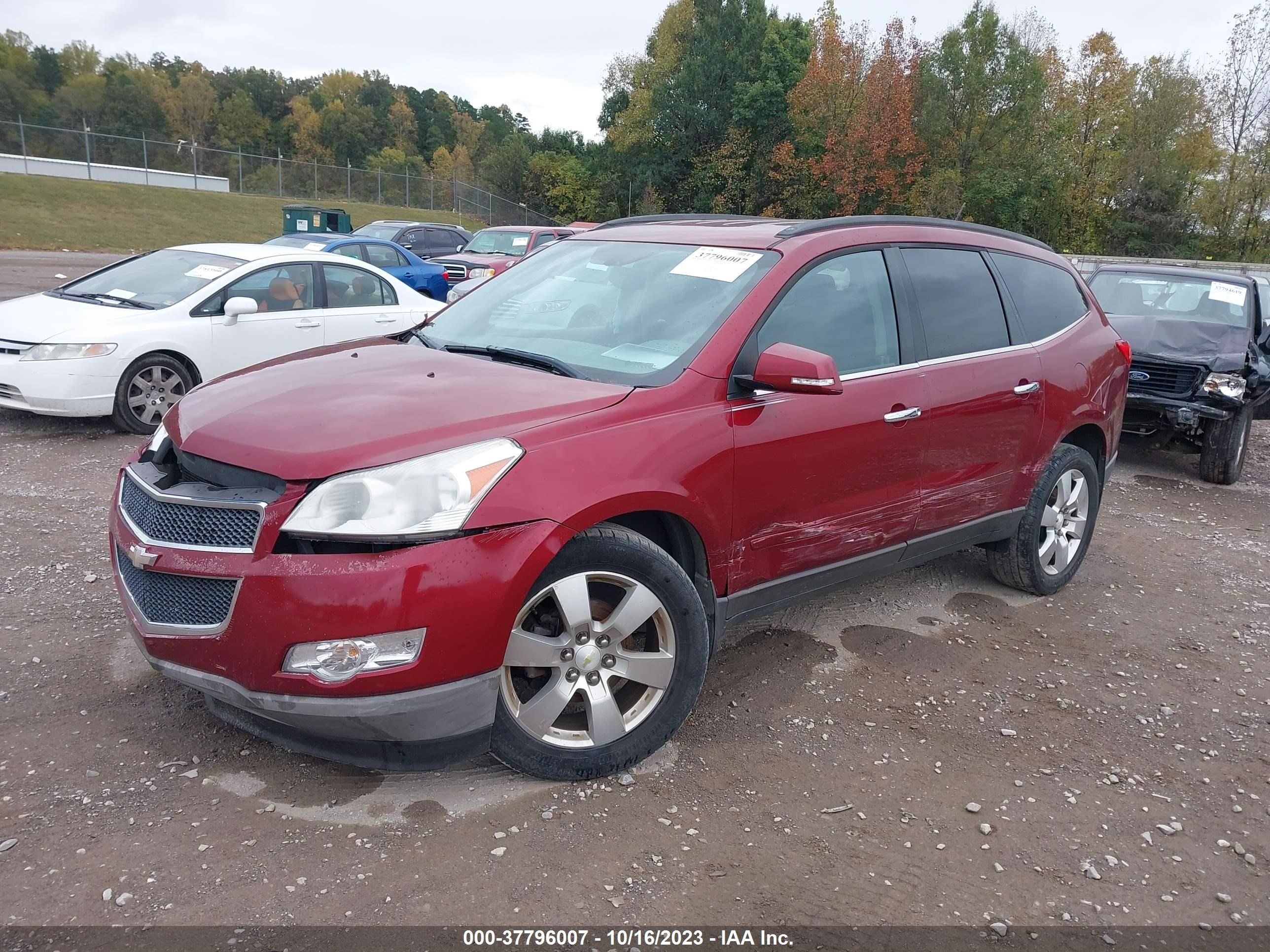 Photo 1 VIN: 1GNKRGED4BJ109827 - CHEVROLET TRAVERSE 