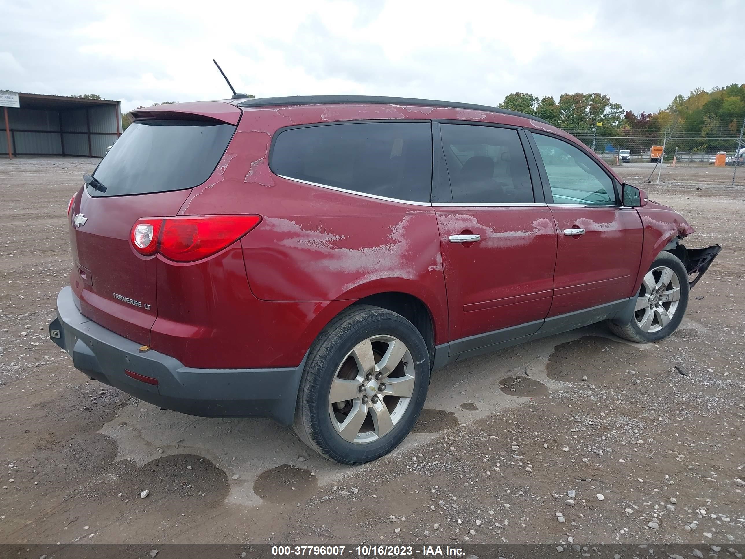 Photo 3 VIN: 1GNKRGED4BJ109827 - CHEVROLET TRAVERSE 