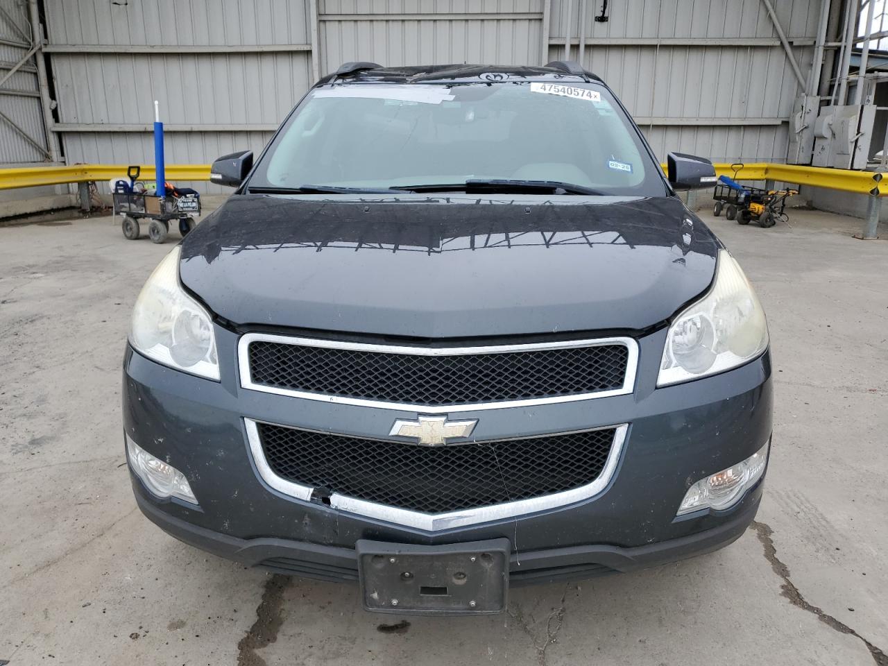 Photo 4 VIN: 1GNKRGED4BJ159921 - CHEVROLET TRAVERSE 