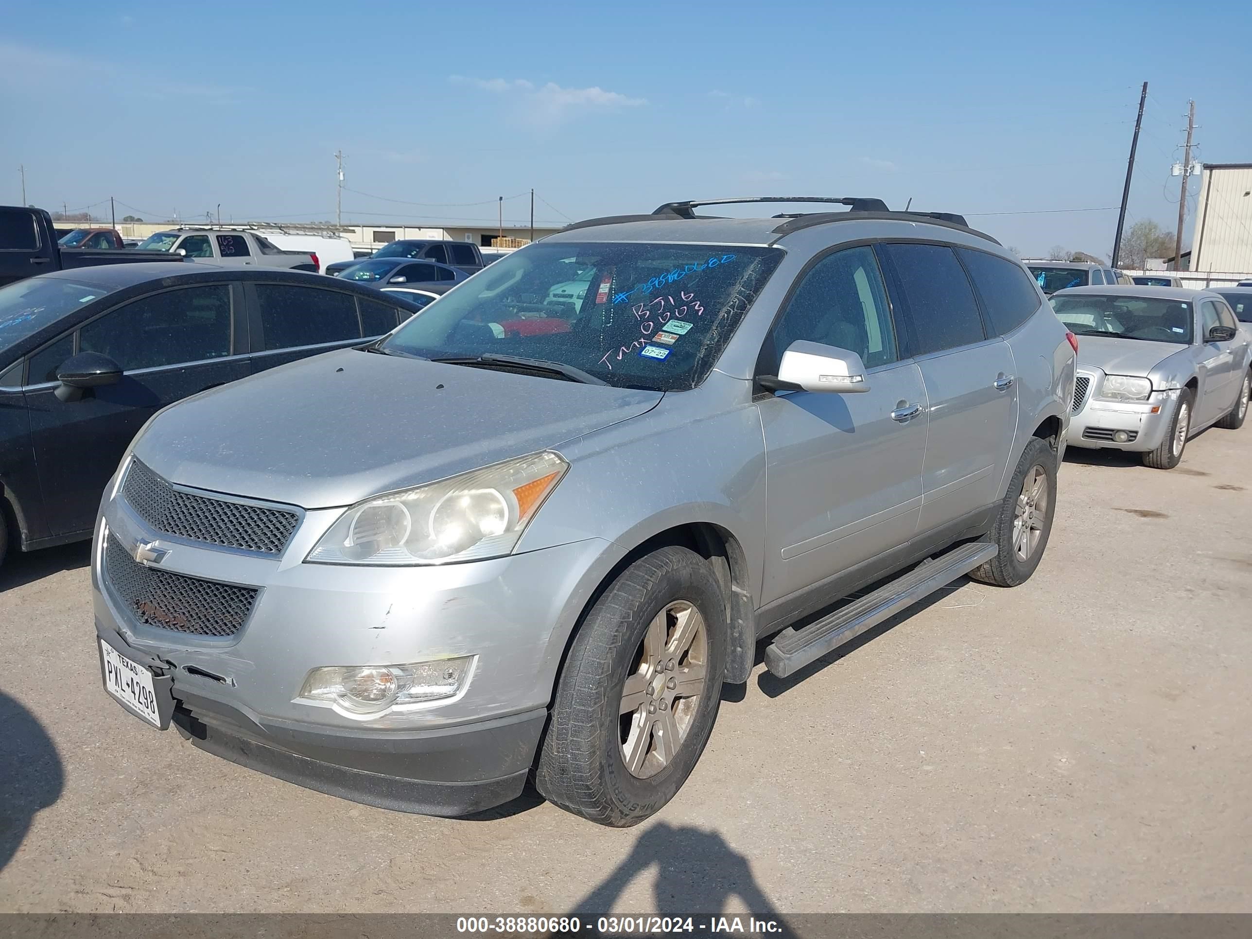 Photo 1 VIN: 1GNKRGED4BJ160003 - CHEVROLET TRAVERSE 