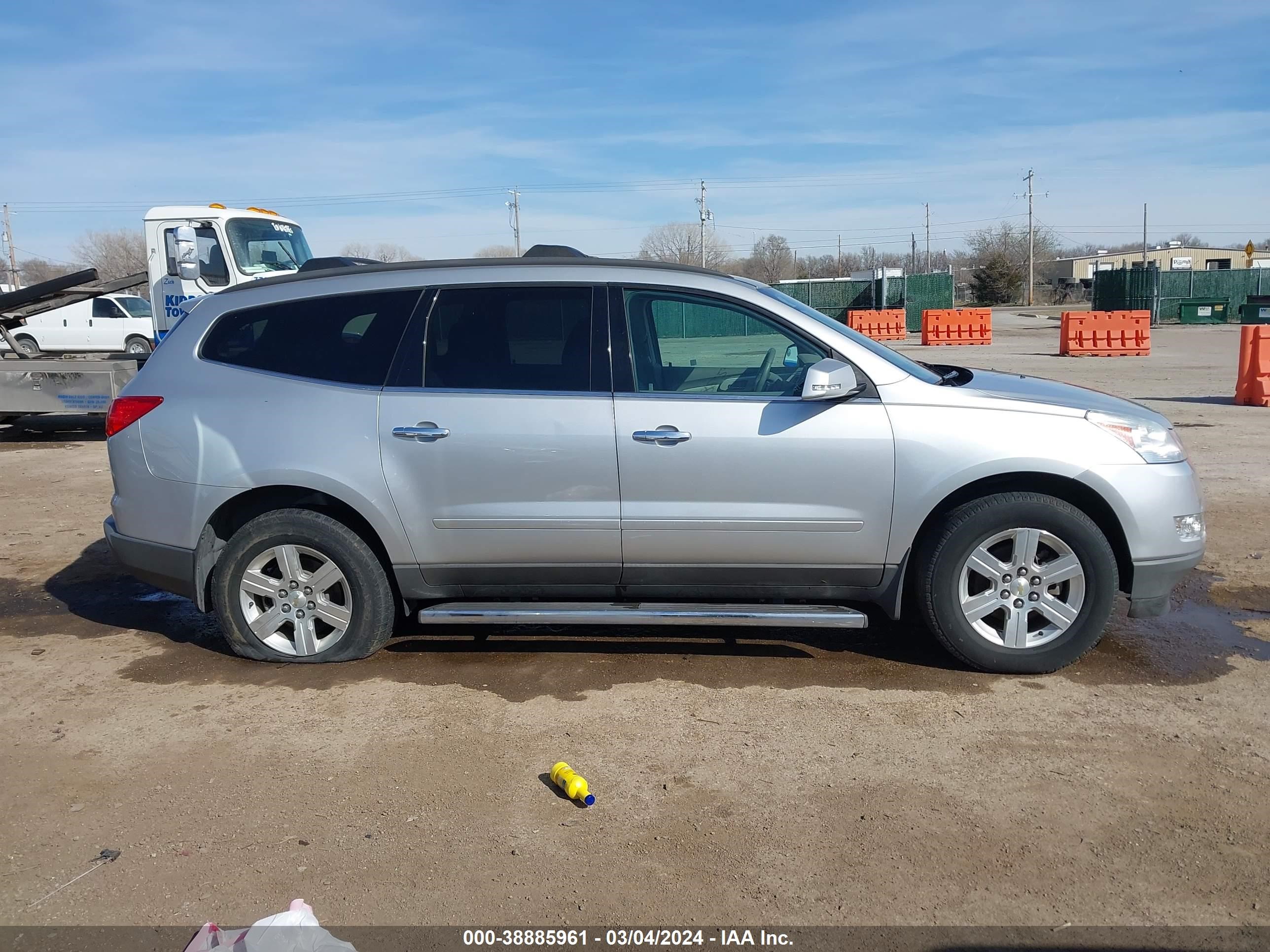 Photo 13 VIN: 1GNKRGED4CJ173707 - CHEVROLET TRAVERSE 